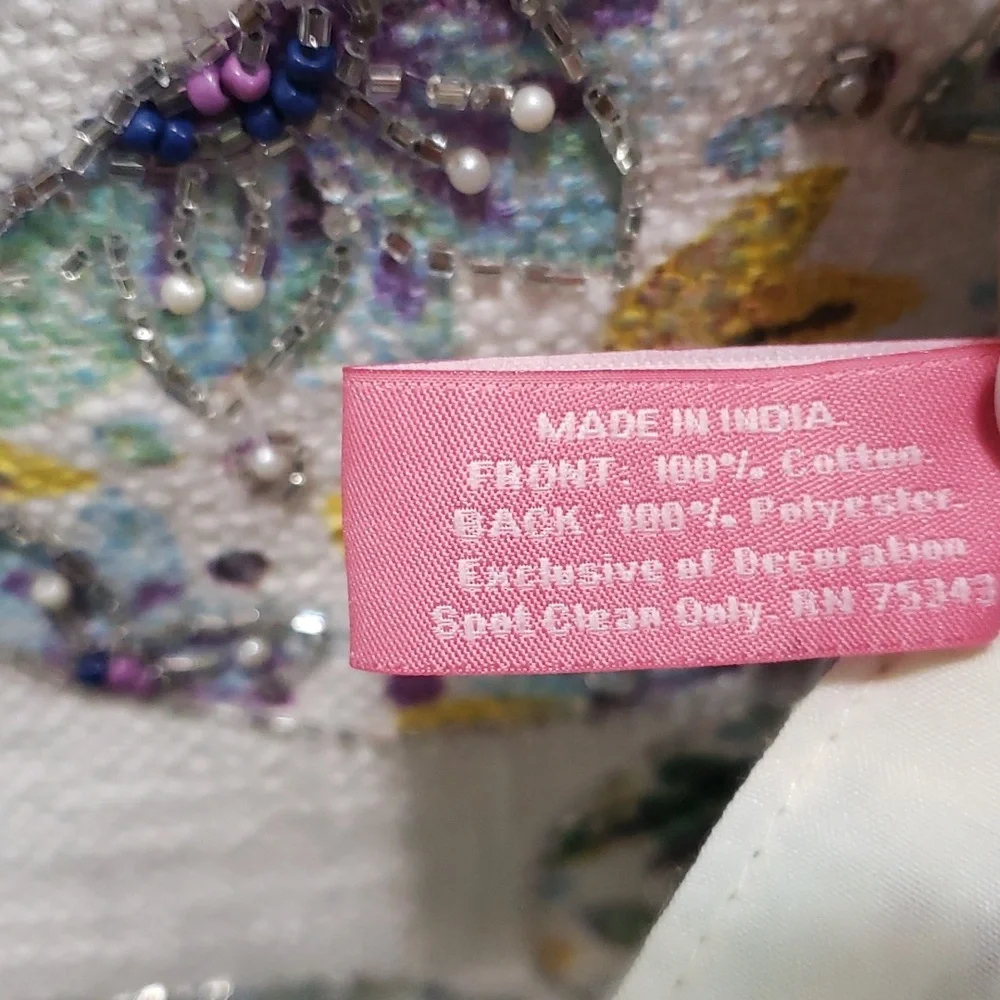Isaac Mizrahi NWOT Beaded Spring/Easter Egg Table Runner